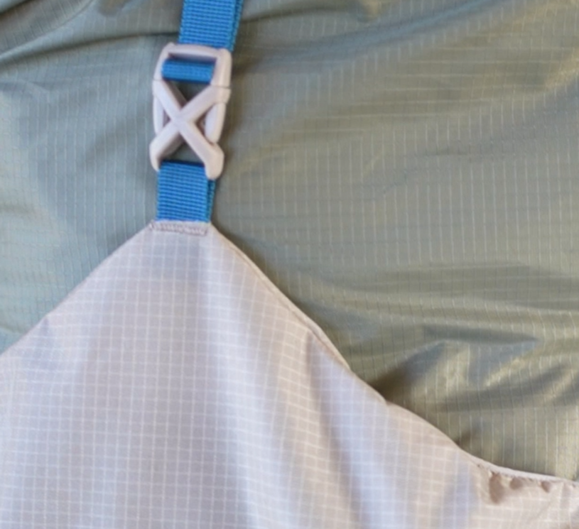 Материалов два - белый плотнее. Рип-стоп. 