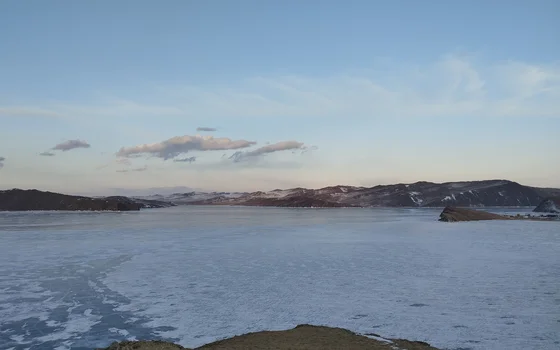 По Байкалу на коньках