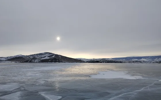 По Байкалу на коньках