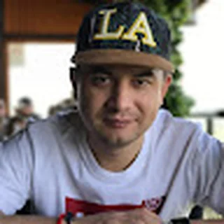 Организатор — Динар Бесфамильный
